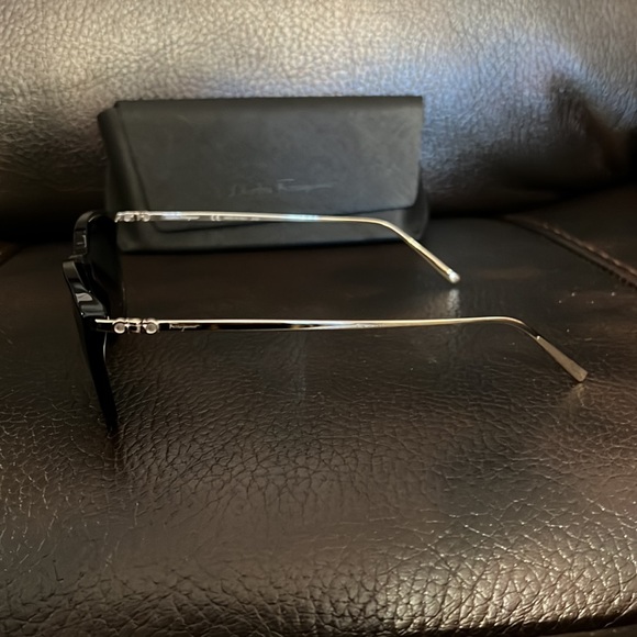 Salvatore Ferragamo unisex logo monogram black sunglasses NEW - Picture 6 of 8